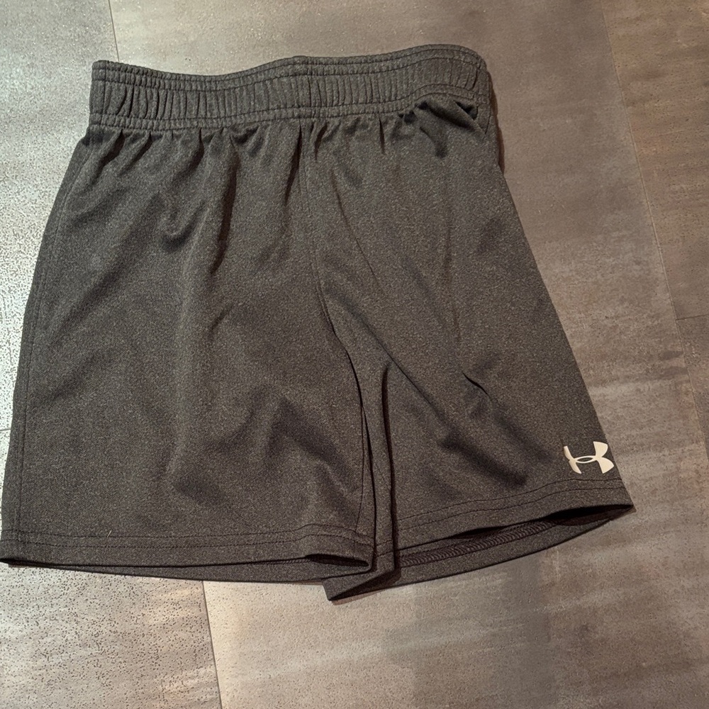 Under Armour Boy’s Black Athletic Shorts size 5
